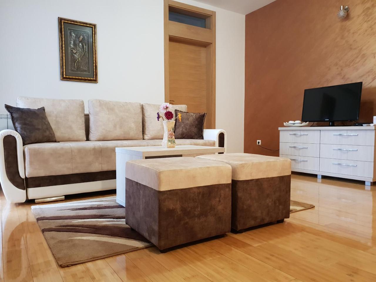 Apartman Kej Free Parking Kraljevo Exteriör bild